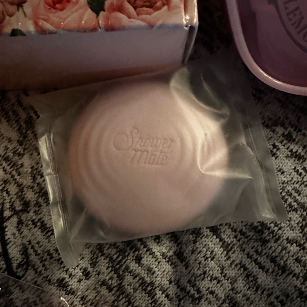 White Musk Gift Box Set and beauty bundle - Picture 6 of 9